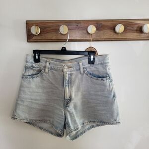 LEVIS Light Wash Denim 80s Mom Shorts